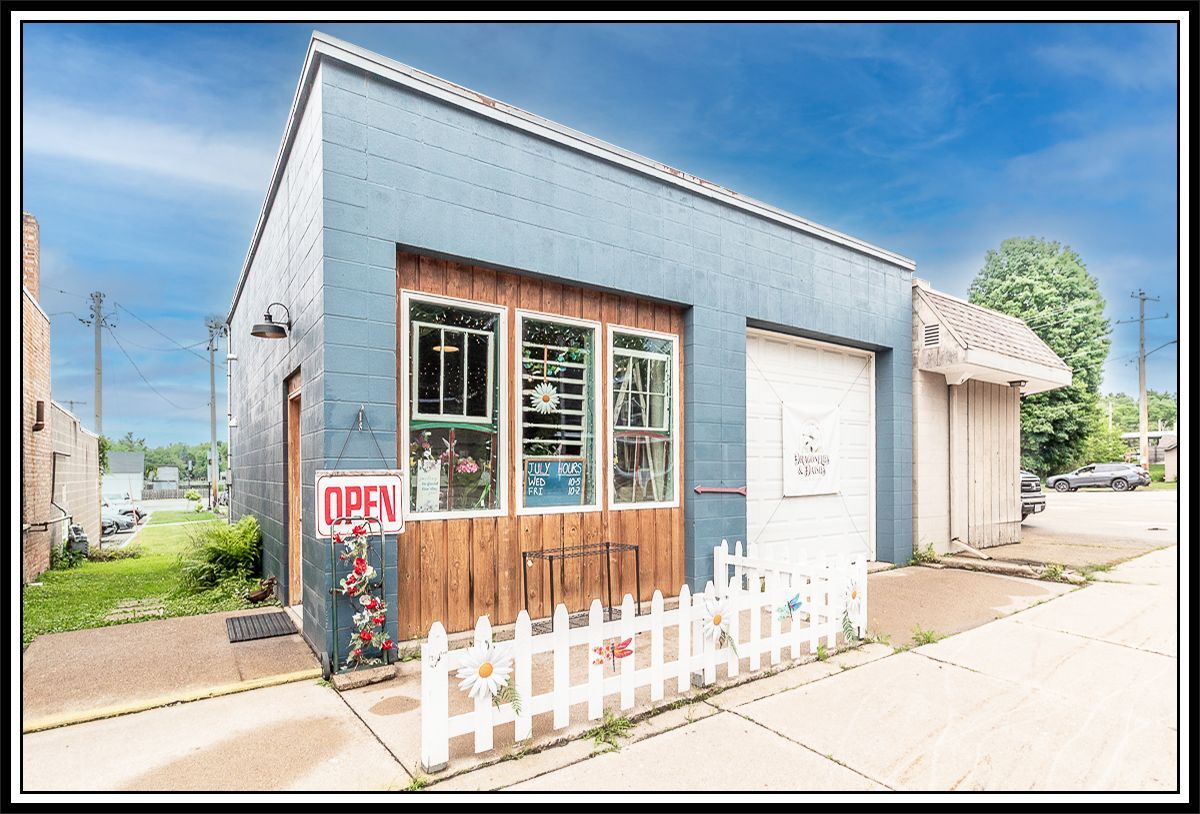185 E State St, Iola, WI for Sale