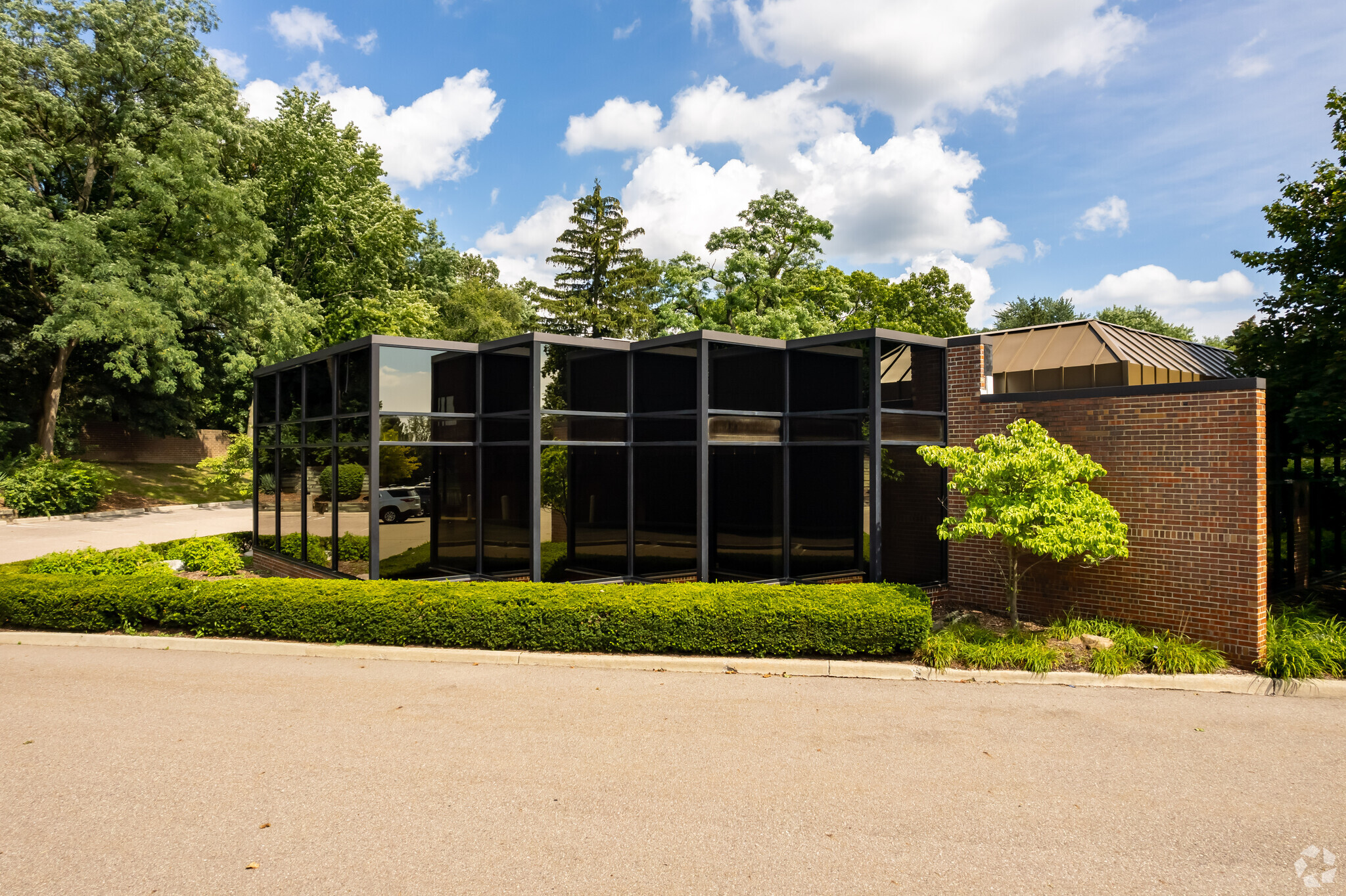 29600 Northwestern Hwy, Southfield, MI for Rent