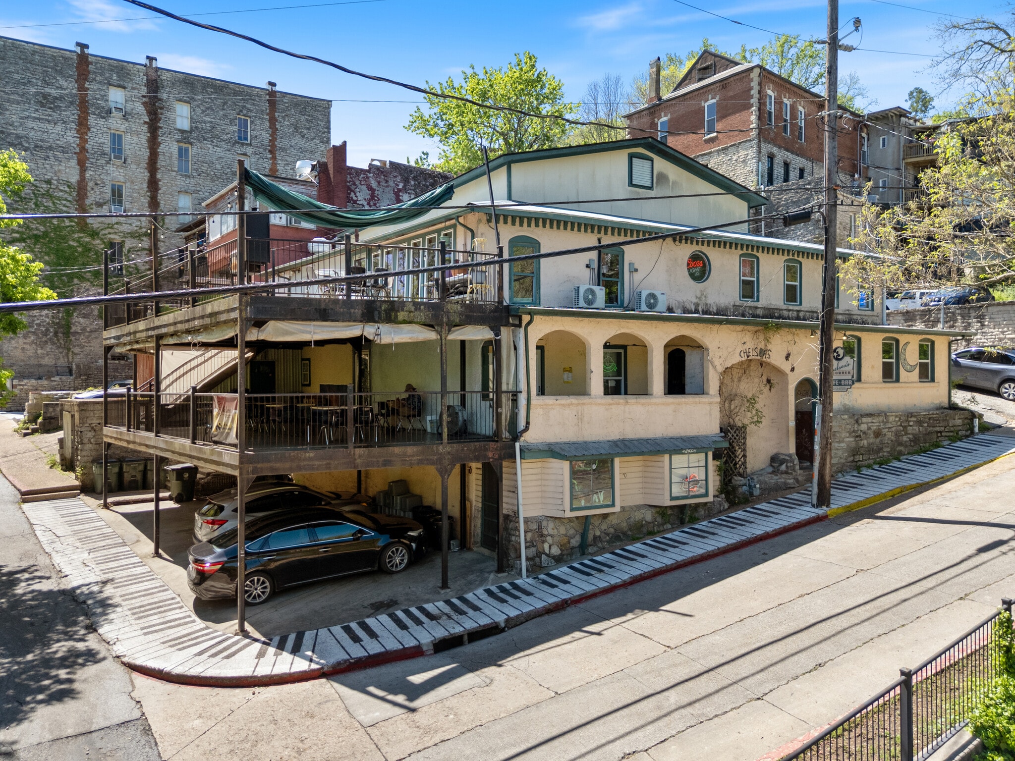 10 Mountain St, Eureka Springs, AR for Sale