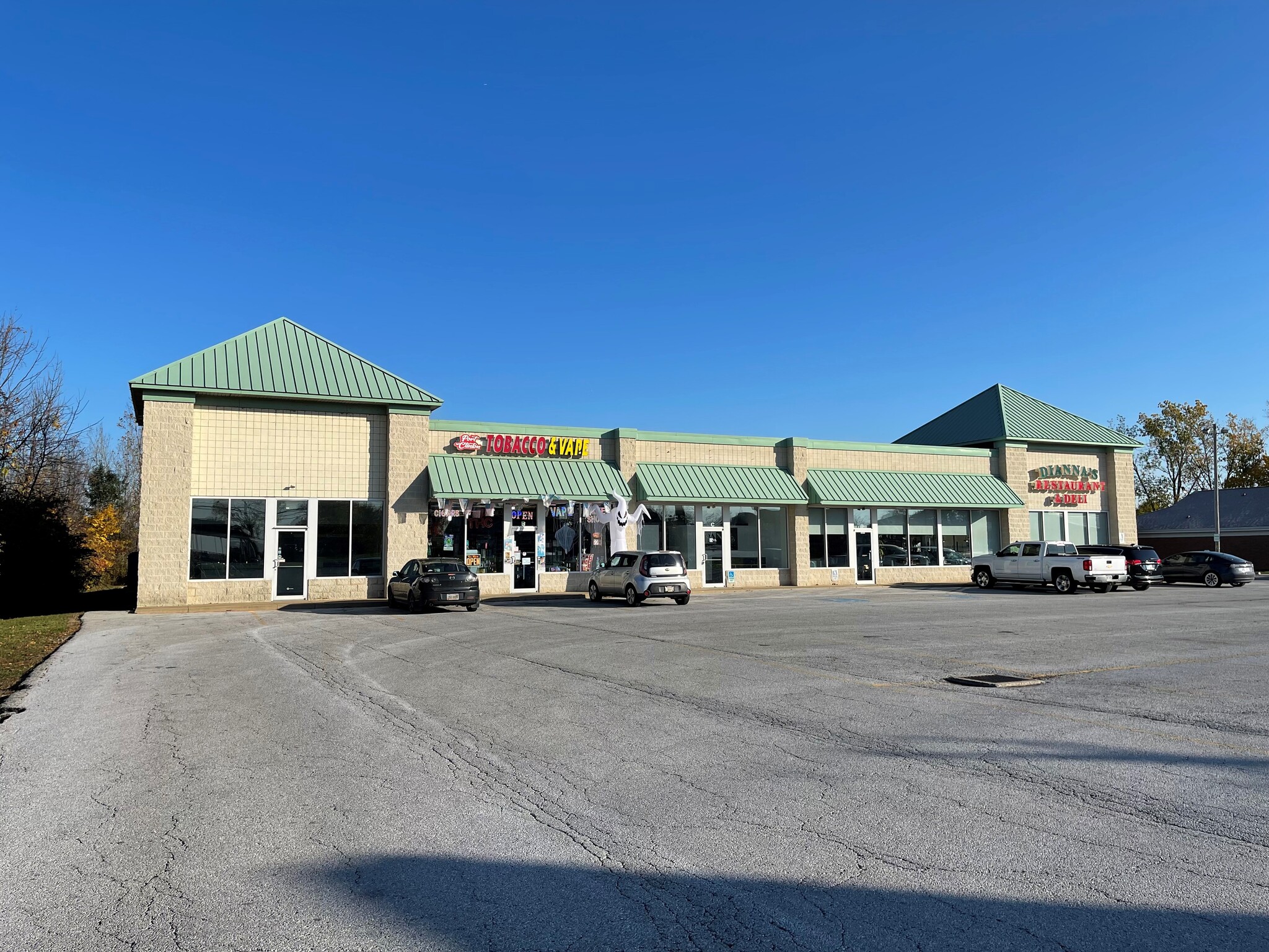 2853-2865 E Harbor Rd, Port Clinton, OH for Rent