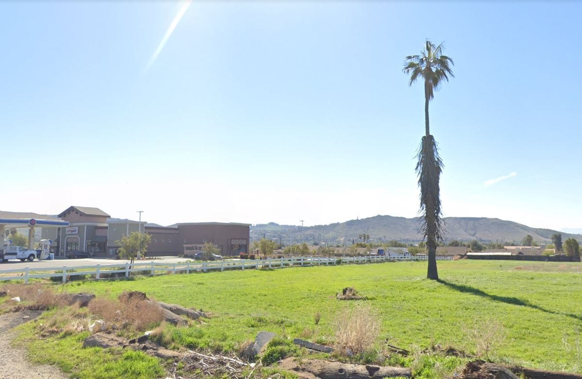 8290 Mission Blvd, Jurupa Valley, CA for Rent