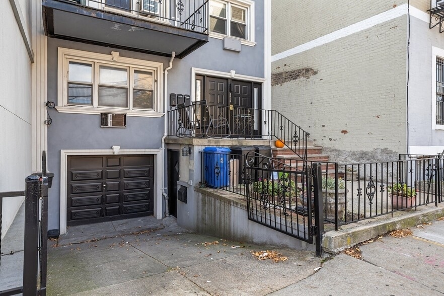 4016 31st Ave, Astoria, NY for Rent