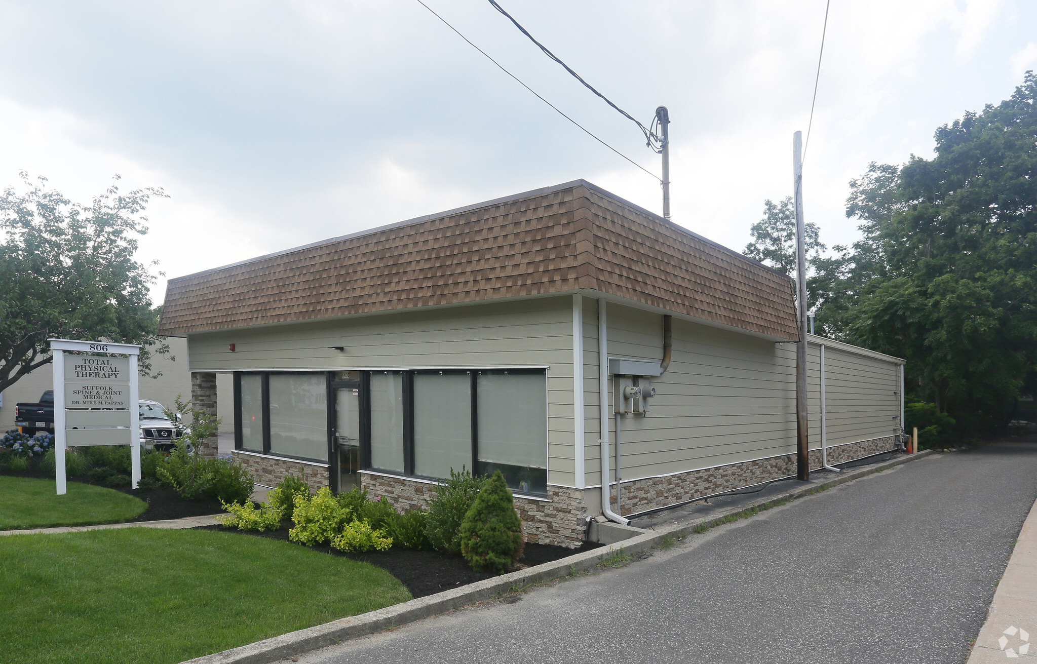 806 E Main St, Riverhead, NY for Rent