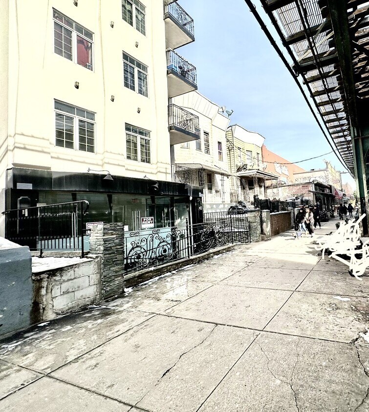 10465 Roosevelt Ave, Flushing, NY for Rent