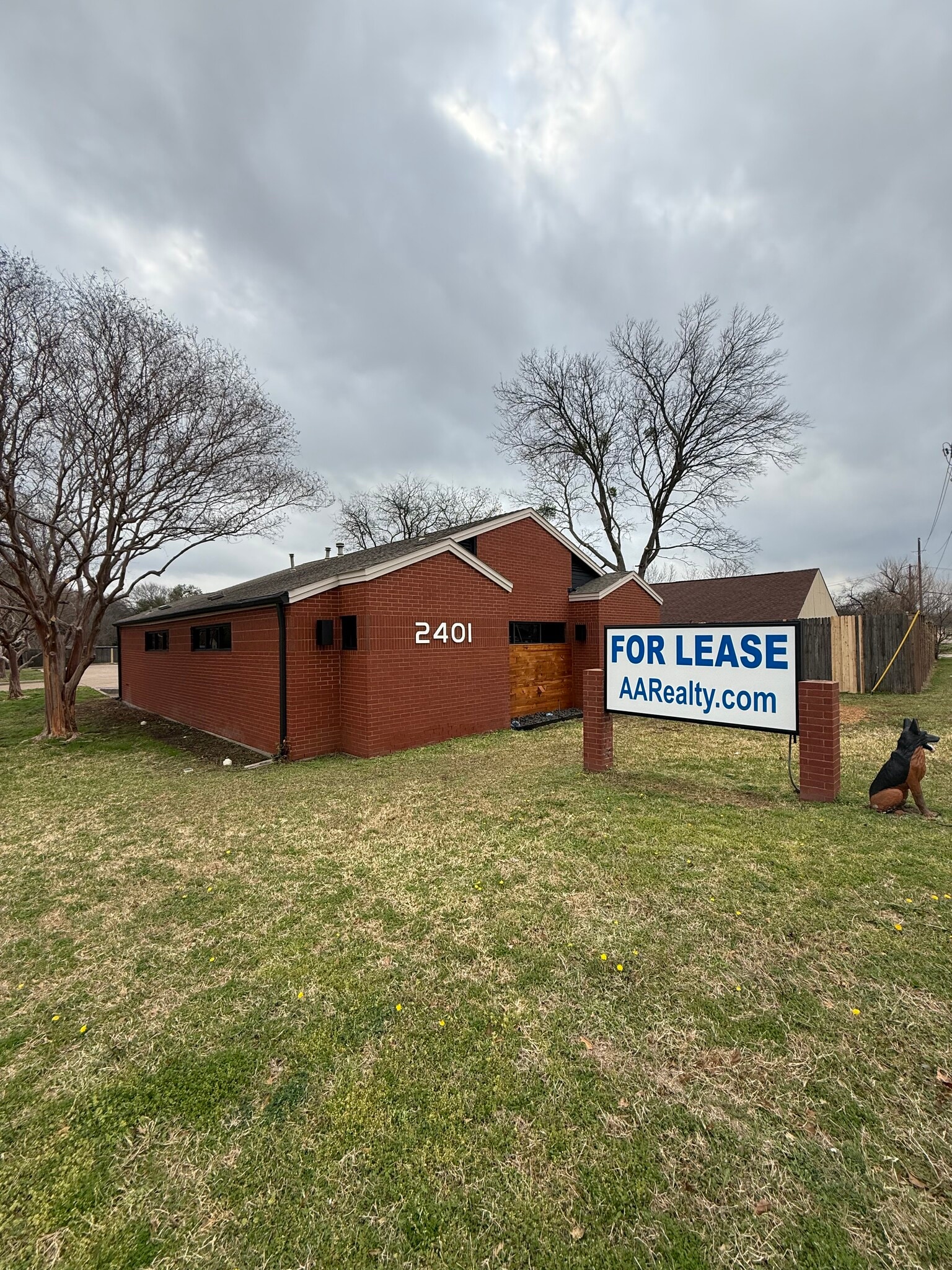 2401 W Green Oaks Blvd, Arlington, TX for Rent