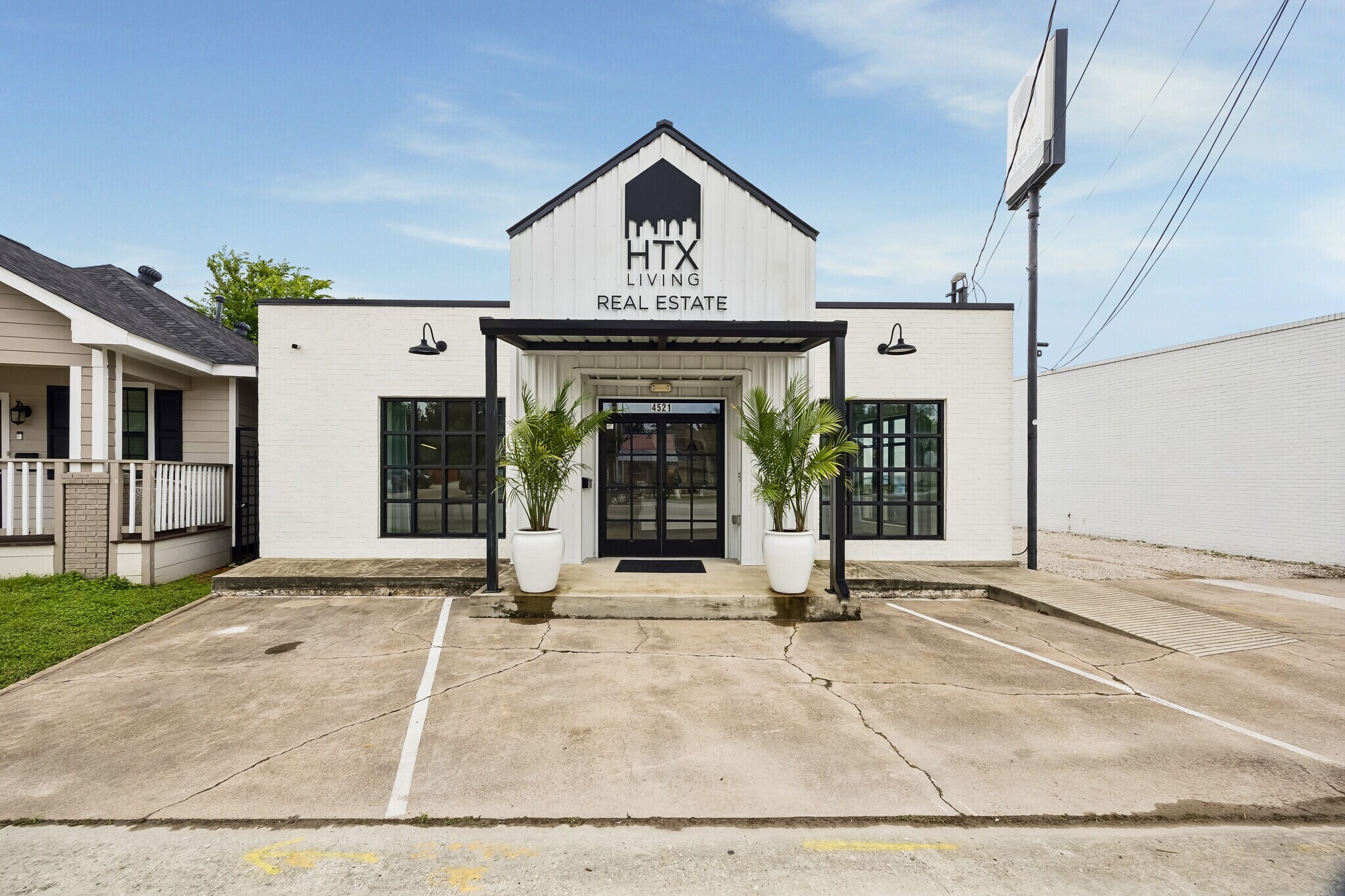 4521 N Main St, Houston, TX for Rent