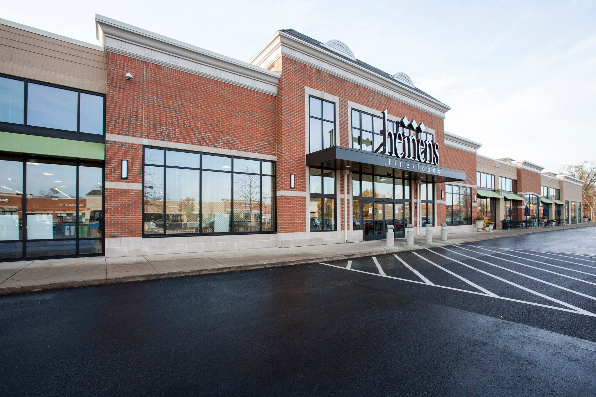 5001 N Hough St Barrington, IL 60010 Shopping Center Property for