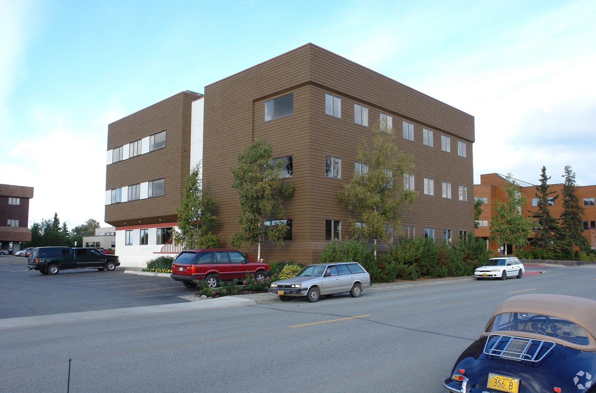 880 N St, Anchorage, AK for Sale