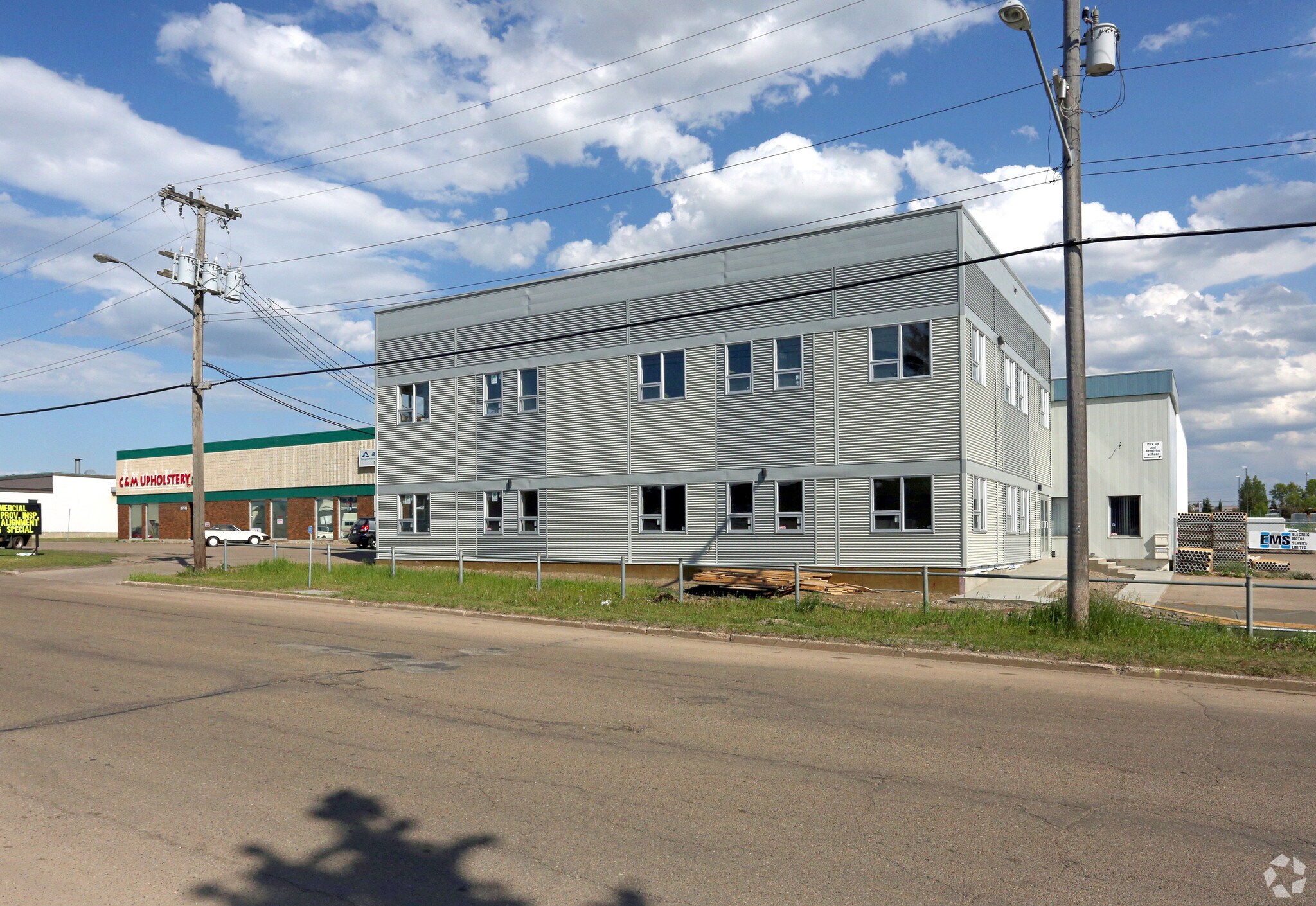 8315 Davies Rd NW, Edmonton, AB for Sale