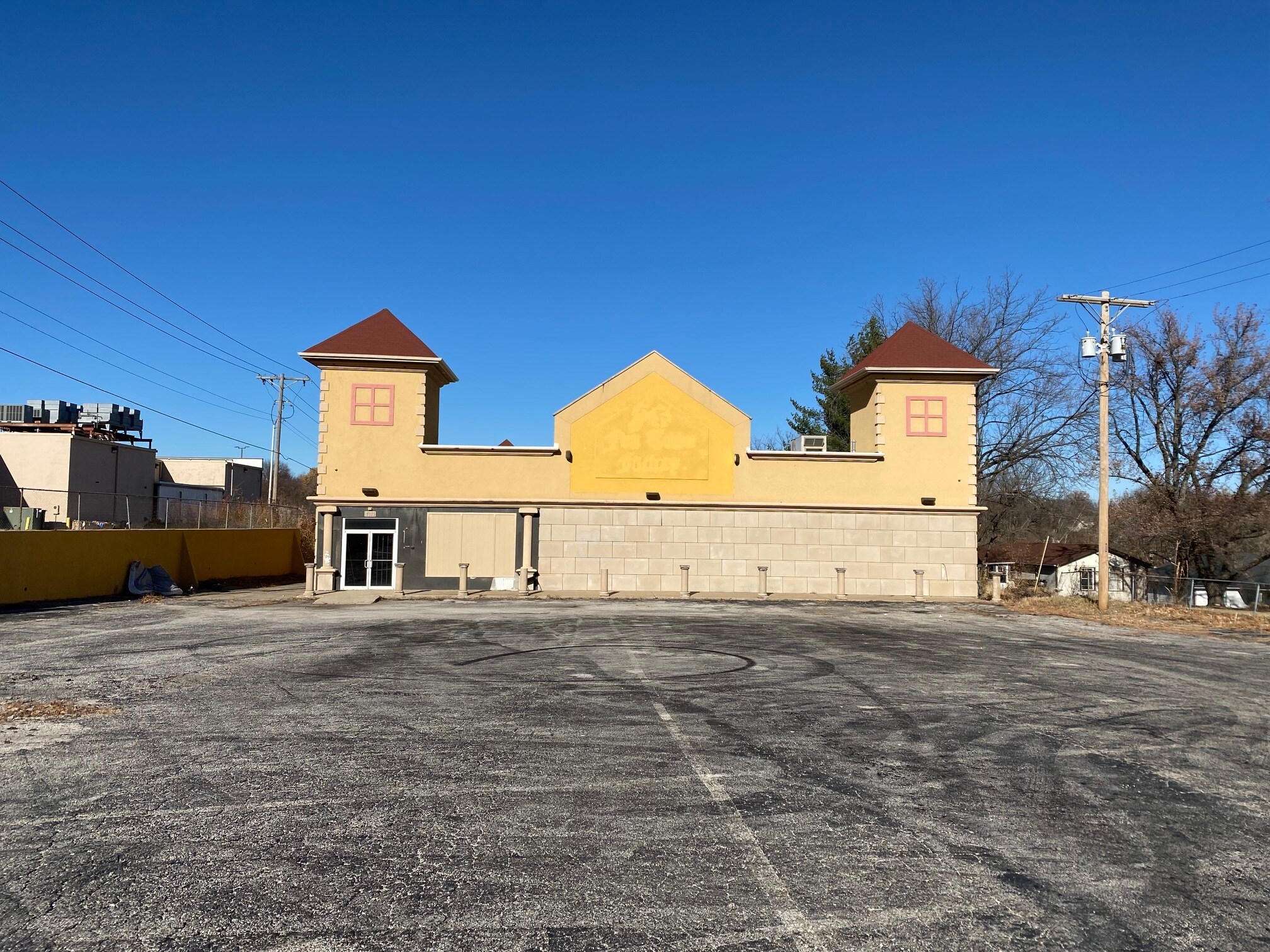 18106 E Bundschu Rd Independence, MO 64056 Retail Property for Lease