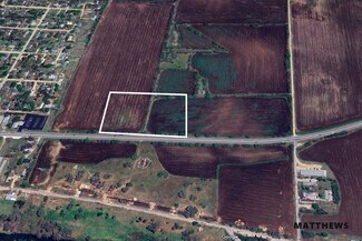 Martindale, TX Commercial Land - 601 NW River Rd