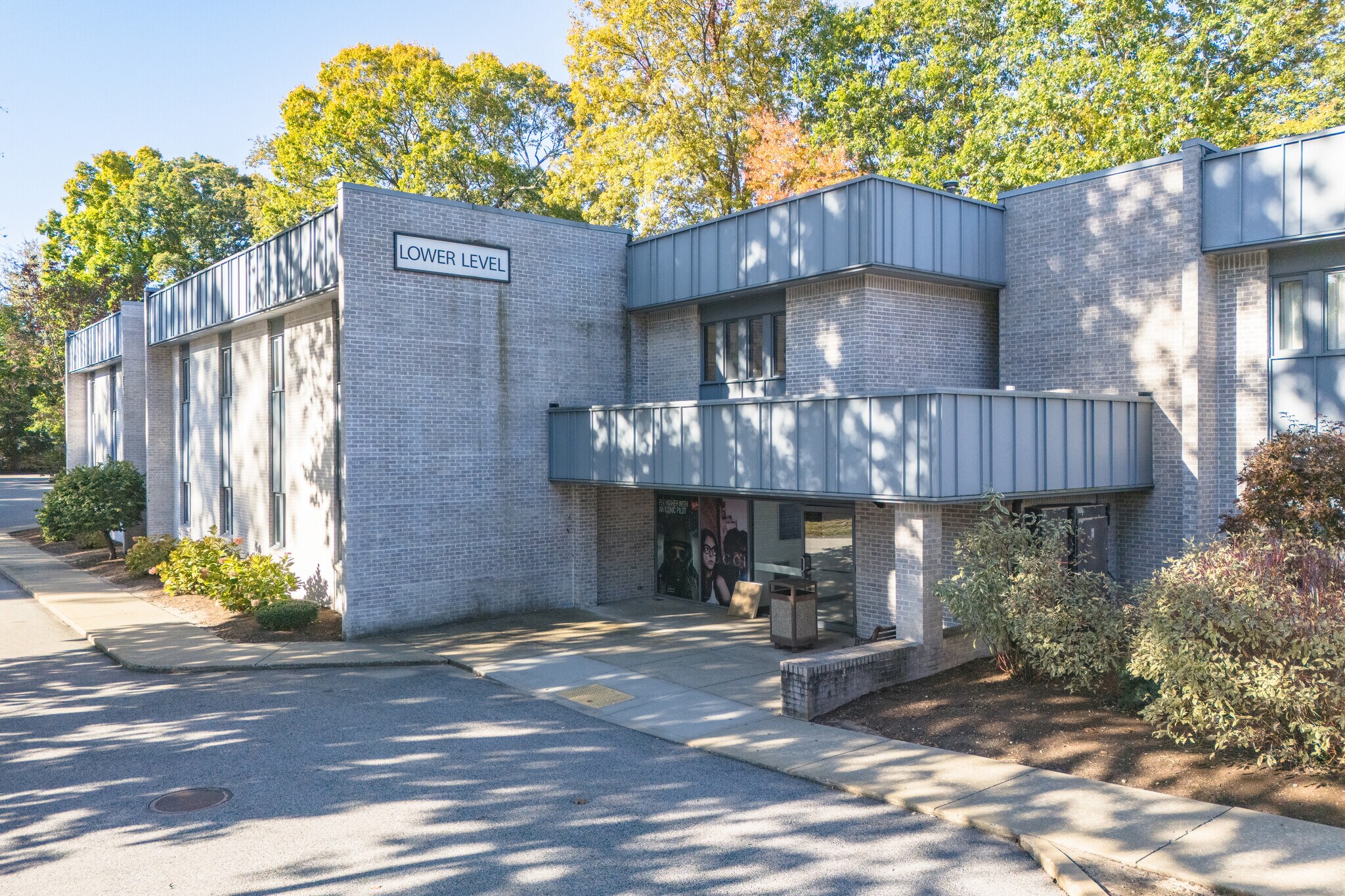 390 Toll Gate Rd, Warwick, RI for Sale