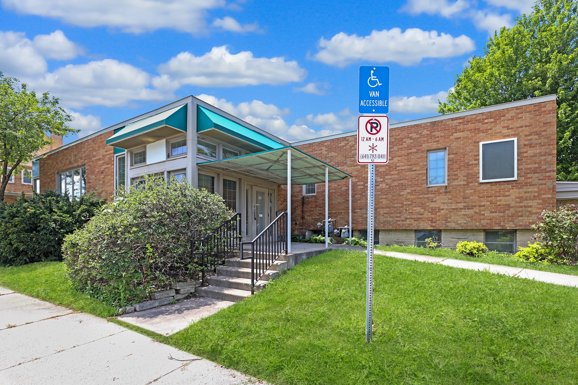 321 E 3rd St N, Newton, IA for Sale