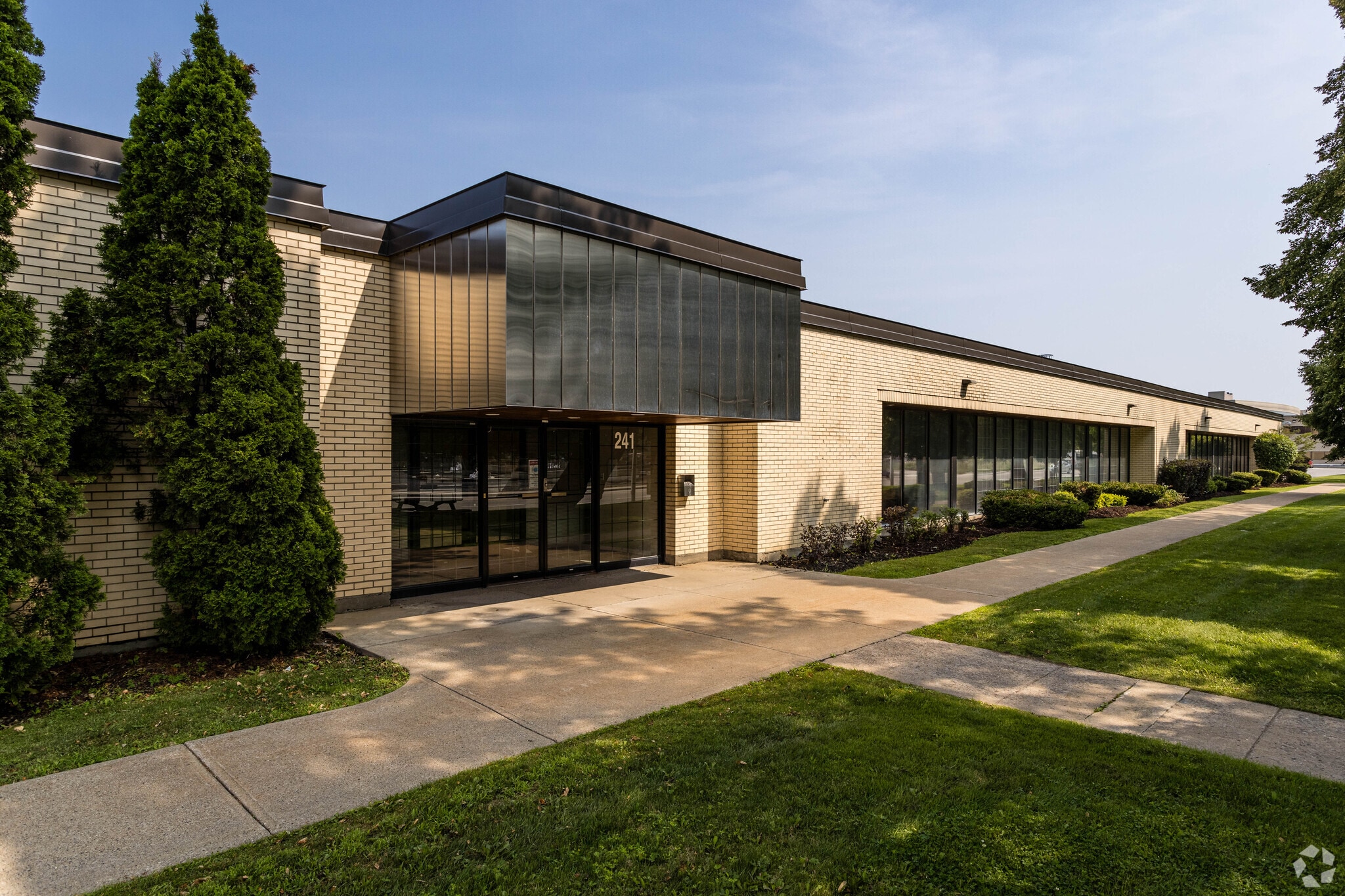 241 Boul Hymus, Pointe-claire, QC for Rent