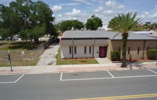 208 E Lake Ave, Auburndale, FL for Rent