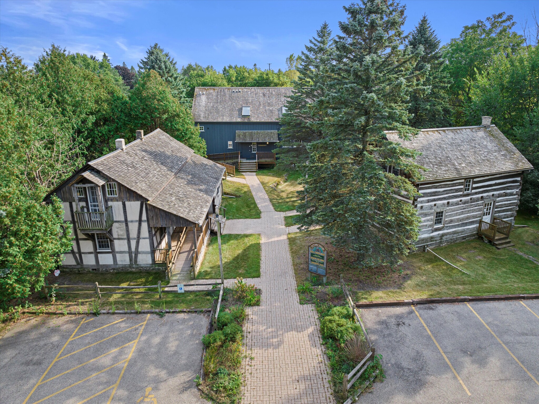 14135 N Cedarburg Rd, Mequon, WI for Sale