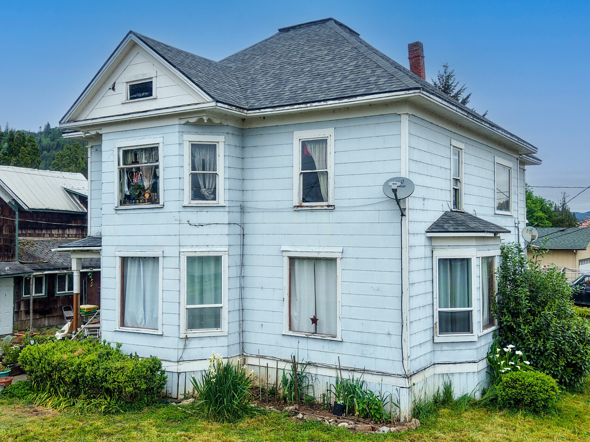 131 Ash St, Myrtle Point, OR for Sale