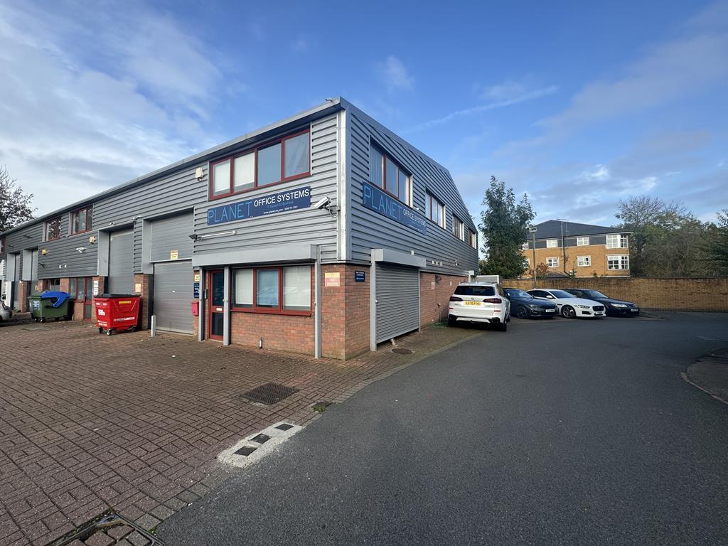 Victoria Rd, Feltham, LND for Rent