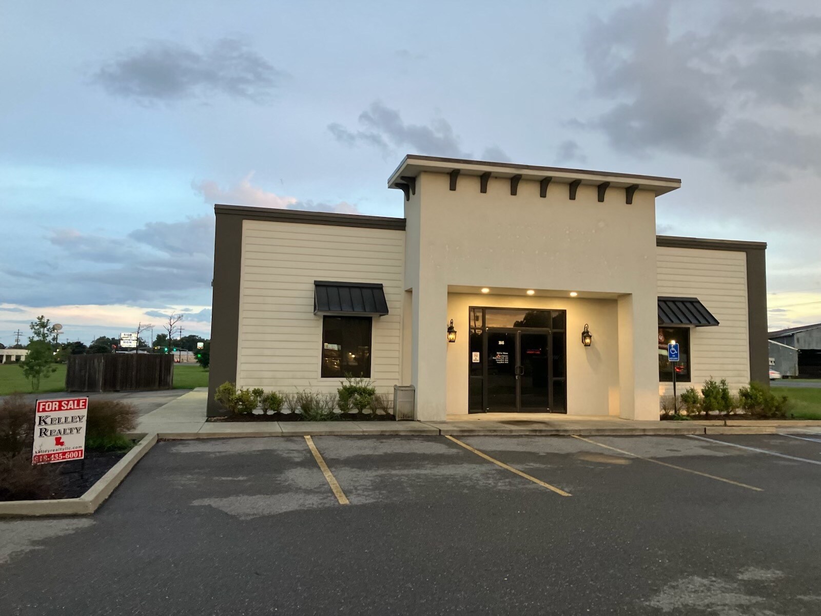 3645 Front St, Winnsboro, LA for Rent