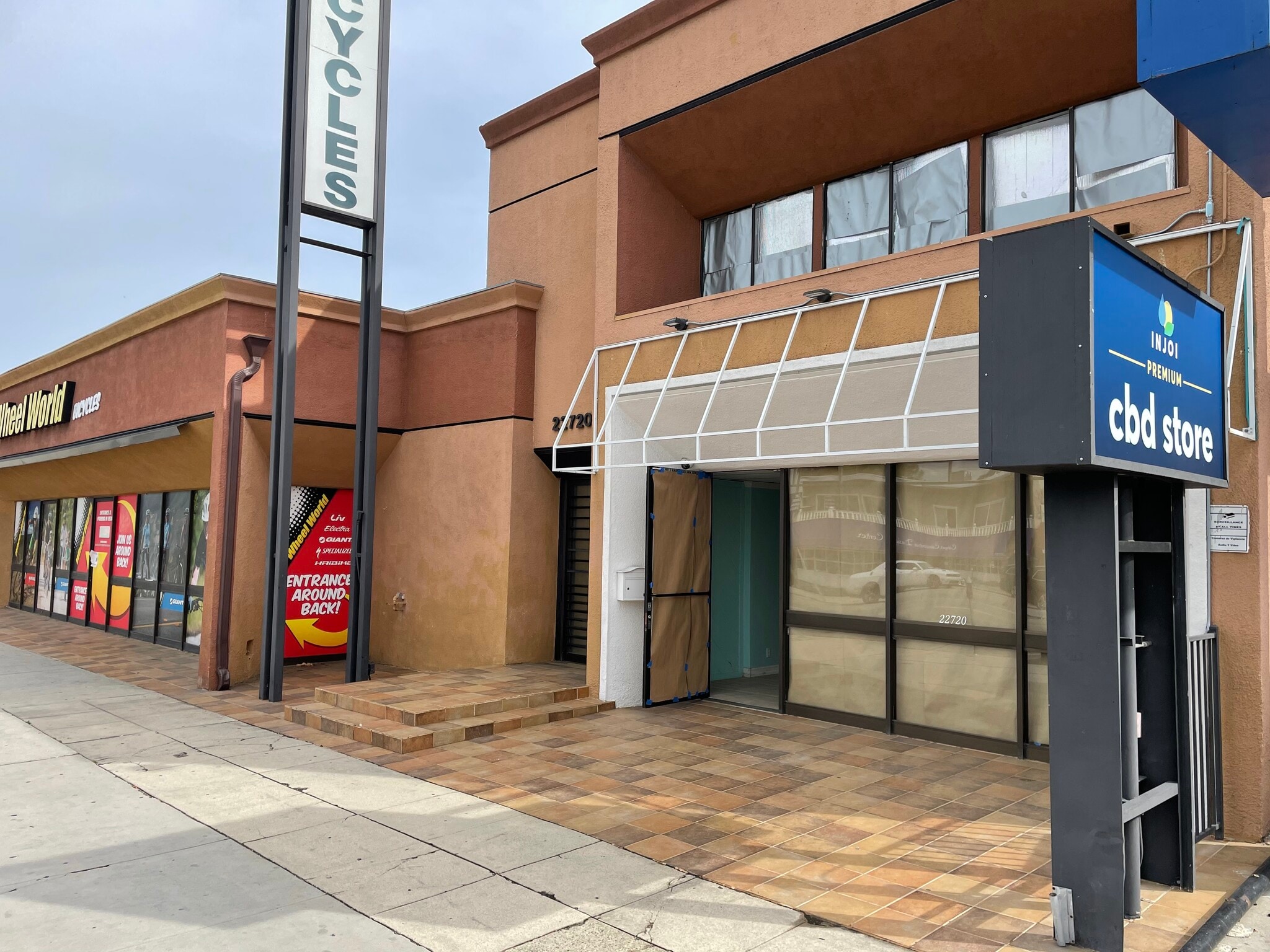 22720 Ventura Blvd, Woodland Hills, CA for Rent