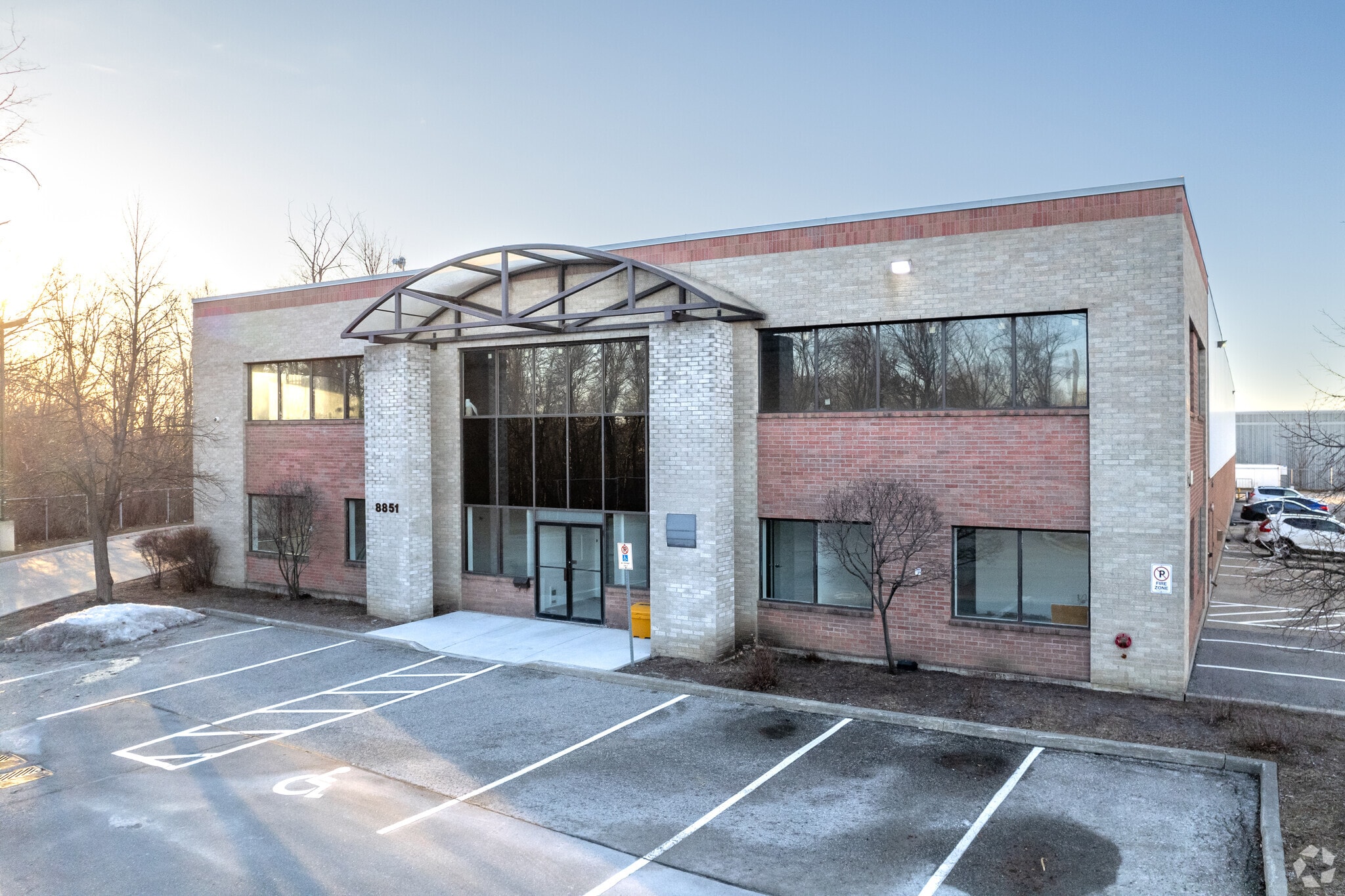 8851 Keele St, Concord, ON for Rent