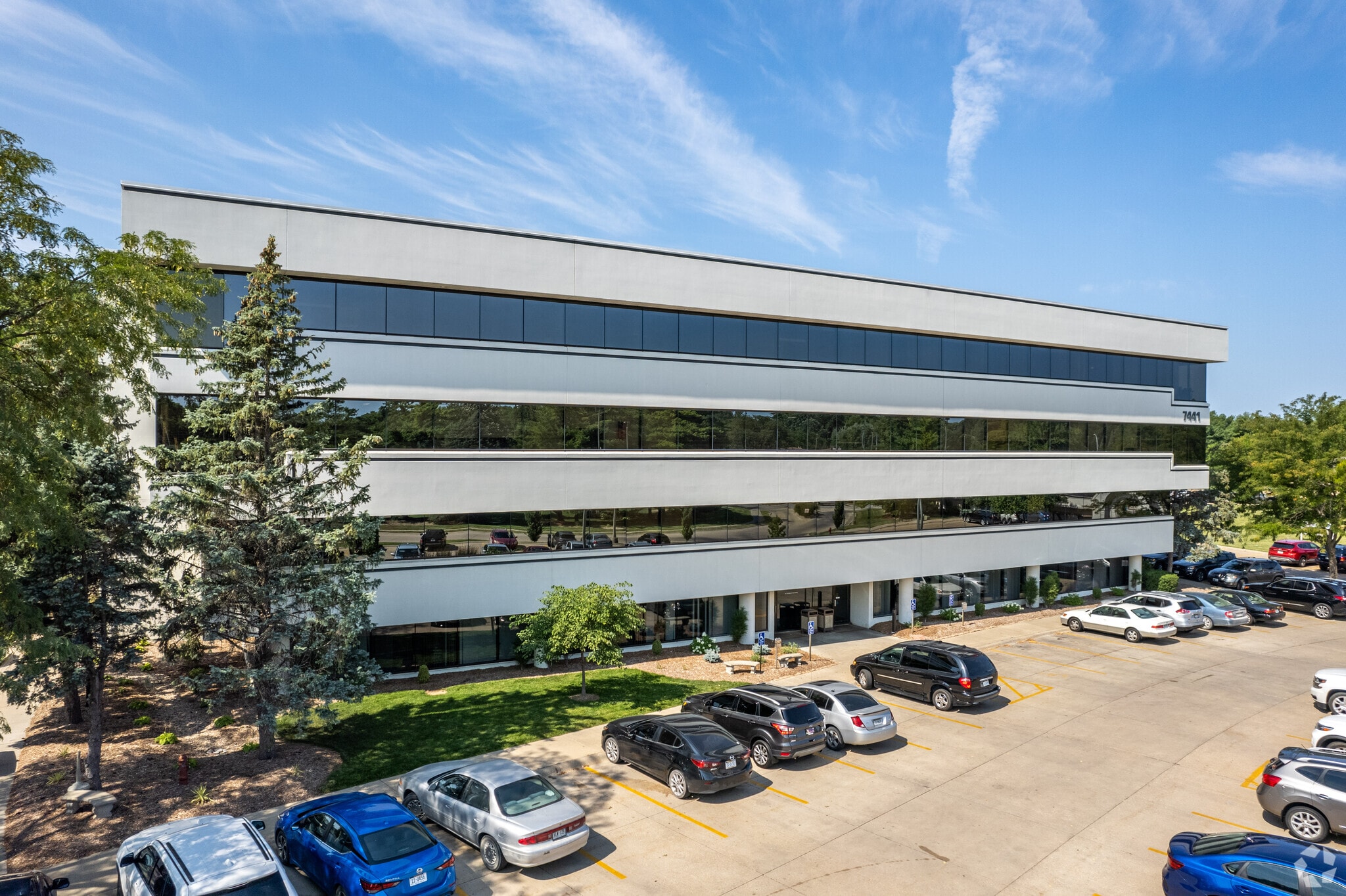 7441 O St, Lincoln, NE for Rent