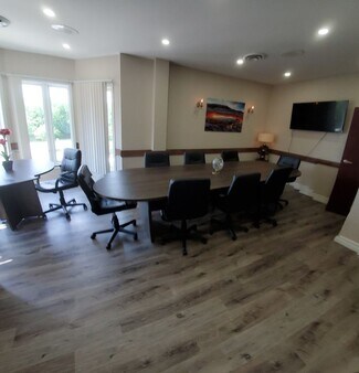 Oakville, ON Office/Medical - 410-420 N Service Rd E