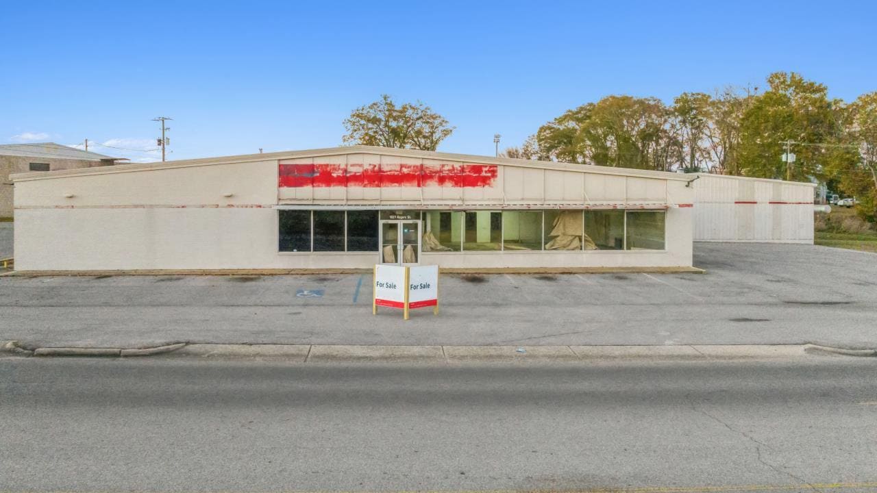 1021 Rogers St, Laurel, MS for Sale