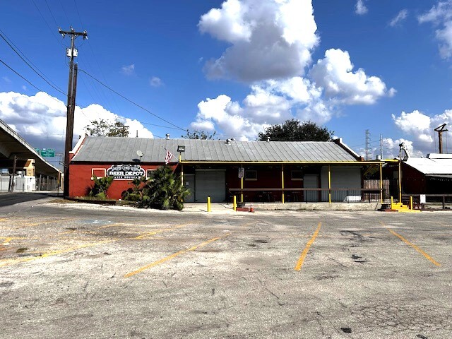 1304 S Laredo St, San Antonio, TX for Rent