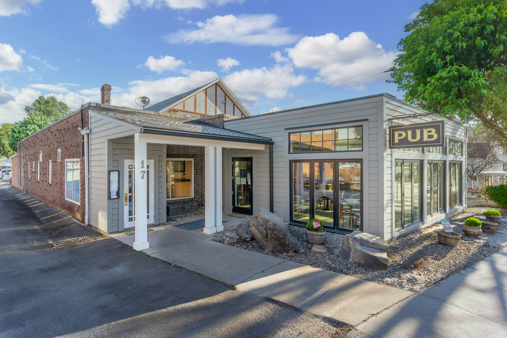 17 Mill Hill Rd, Woodstock, NY for Sale