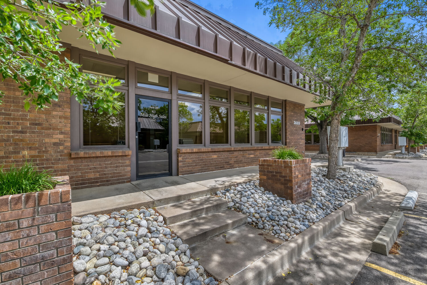 3669 S Huron St, Englewood, CO for Sale