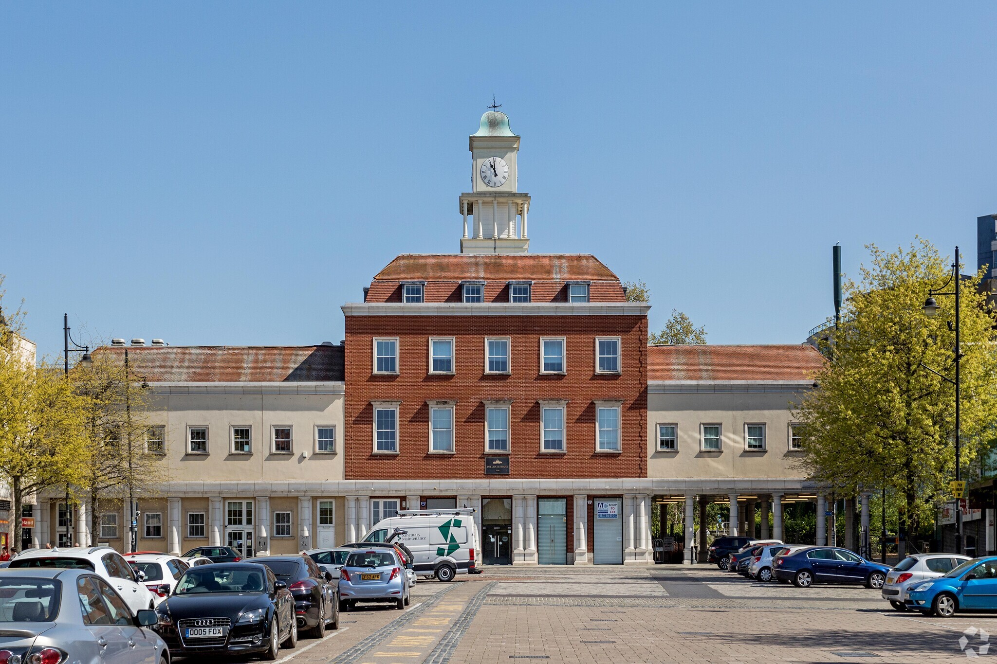 96 Market Pl, Romford, LND for Rent