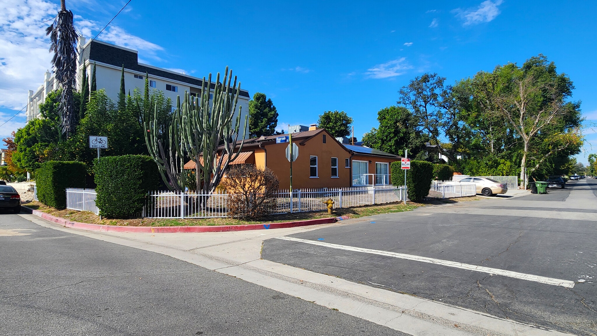 11905 Riverside Dr, Valley Village, CA for Sale