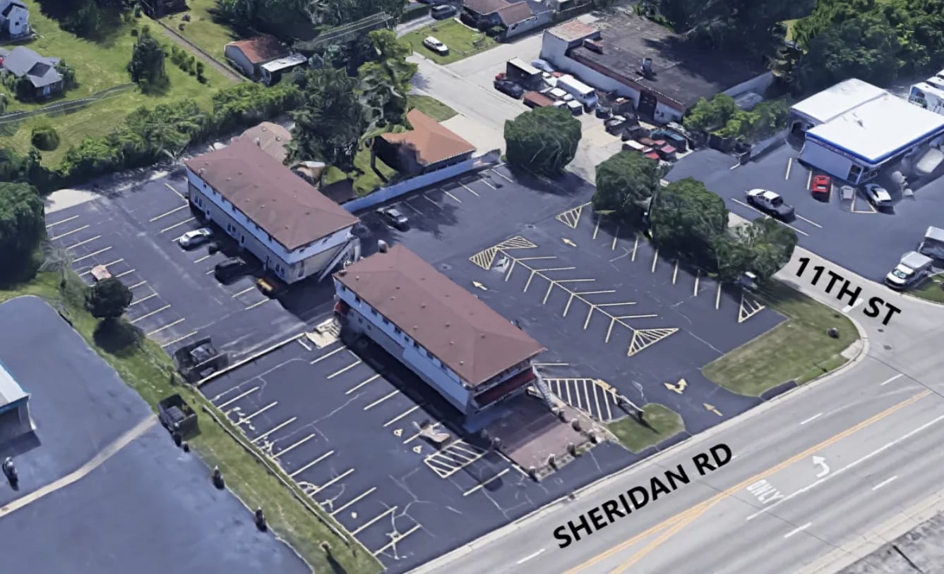 1039 Sheridan Rd, Winthrop Harbor, IL for Sale