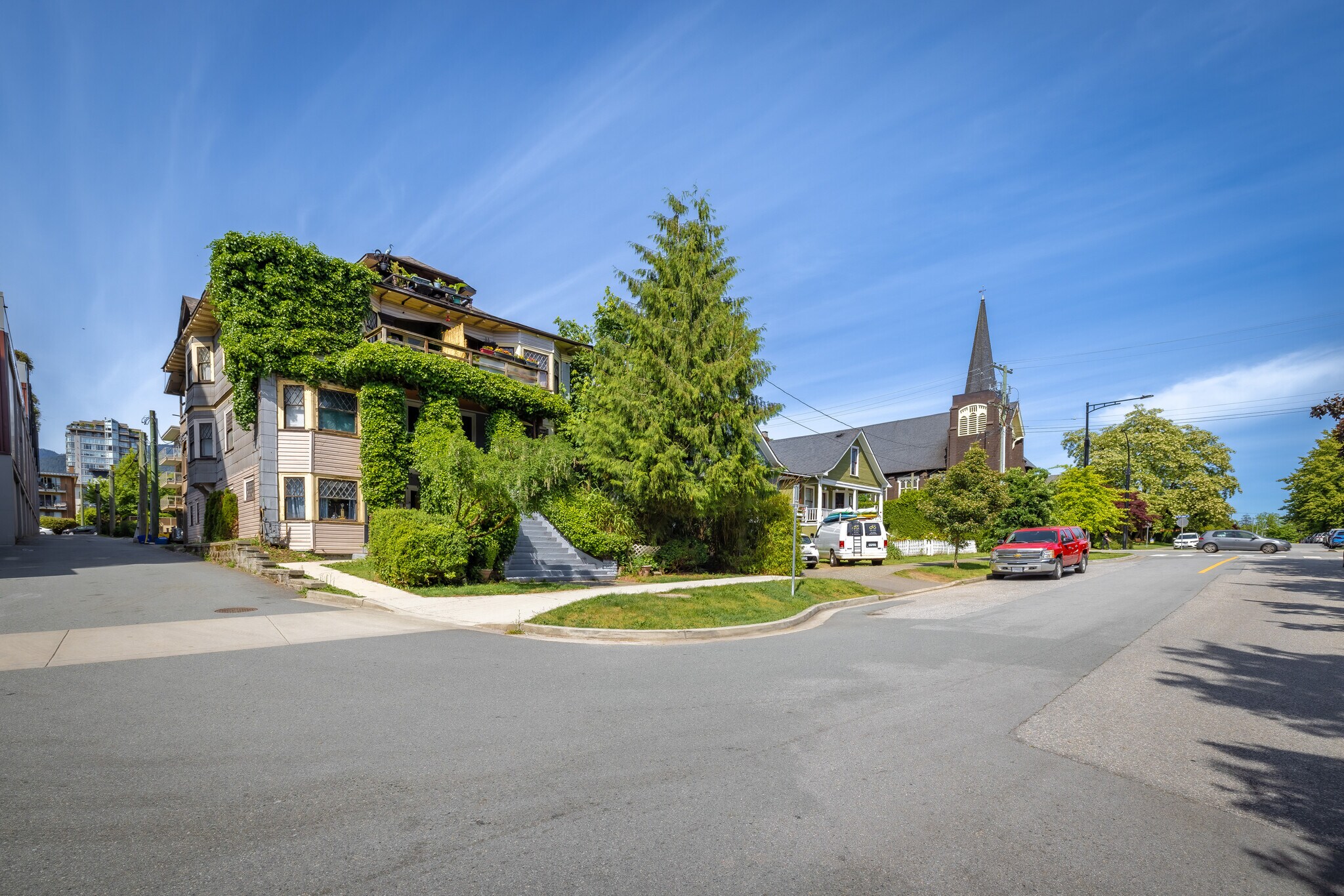 160-166 10th St E, North Vancouver, BC for Sale