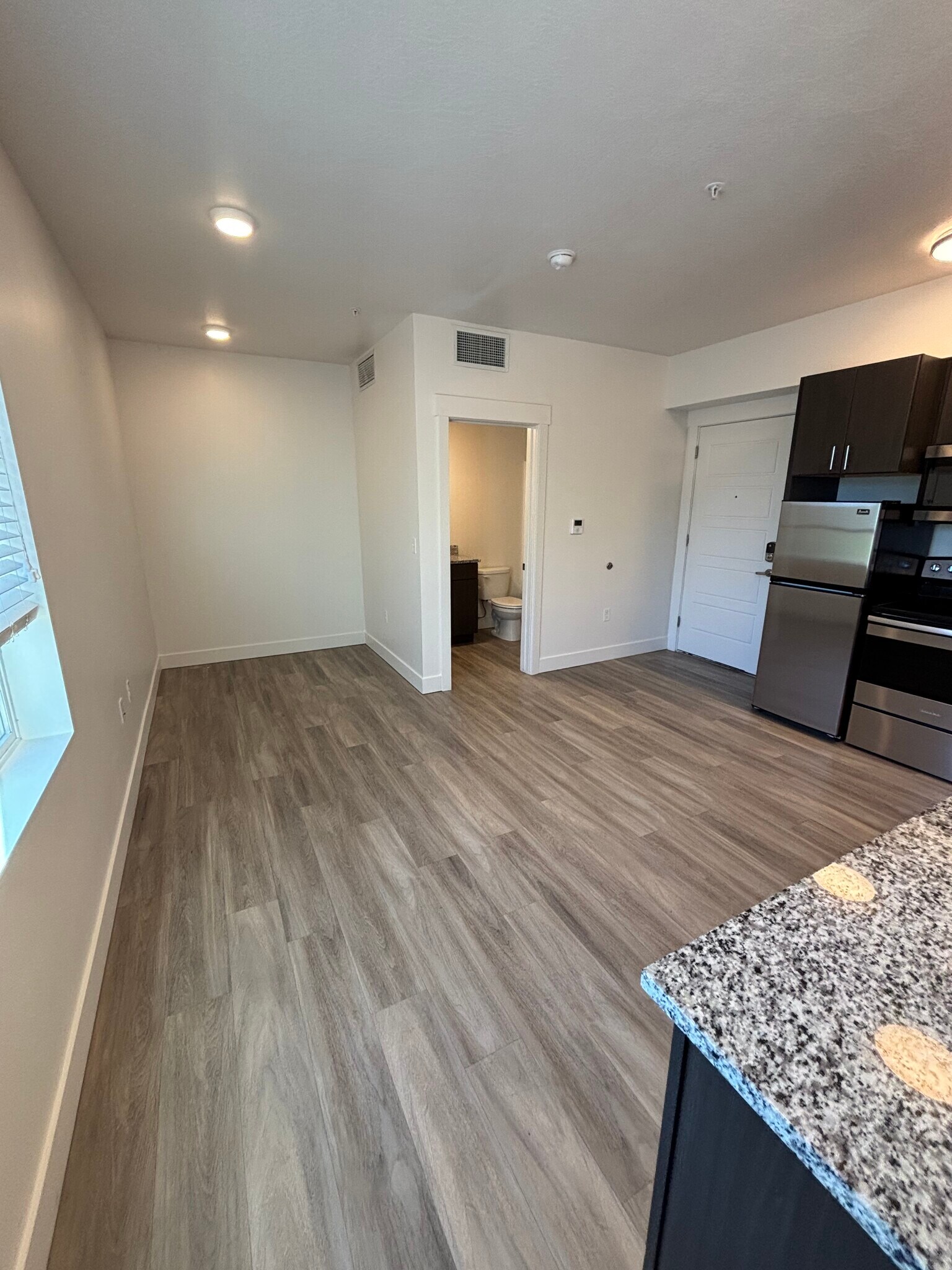 970 Valeria Dr, Layton, UT for Sale