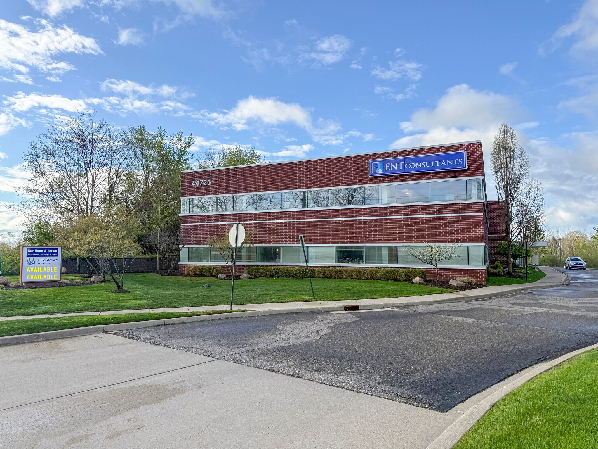 44725 Grand River Ave, Novi, MI for Rent
