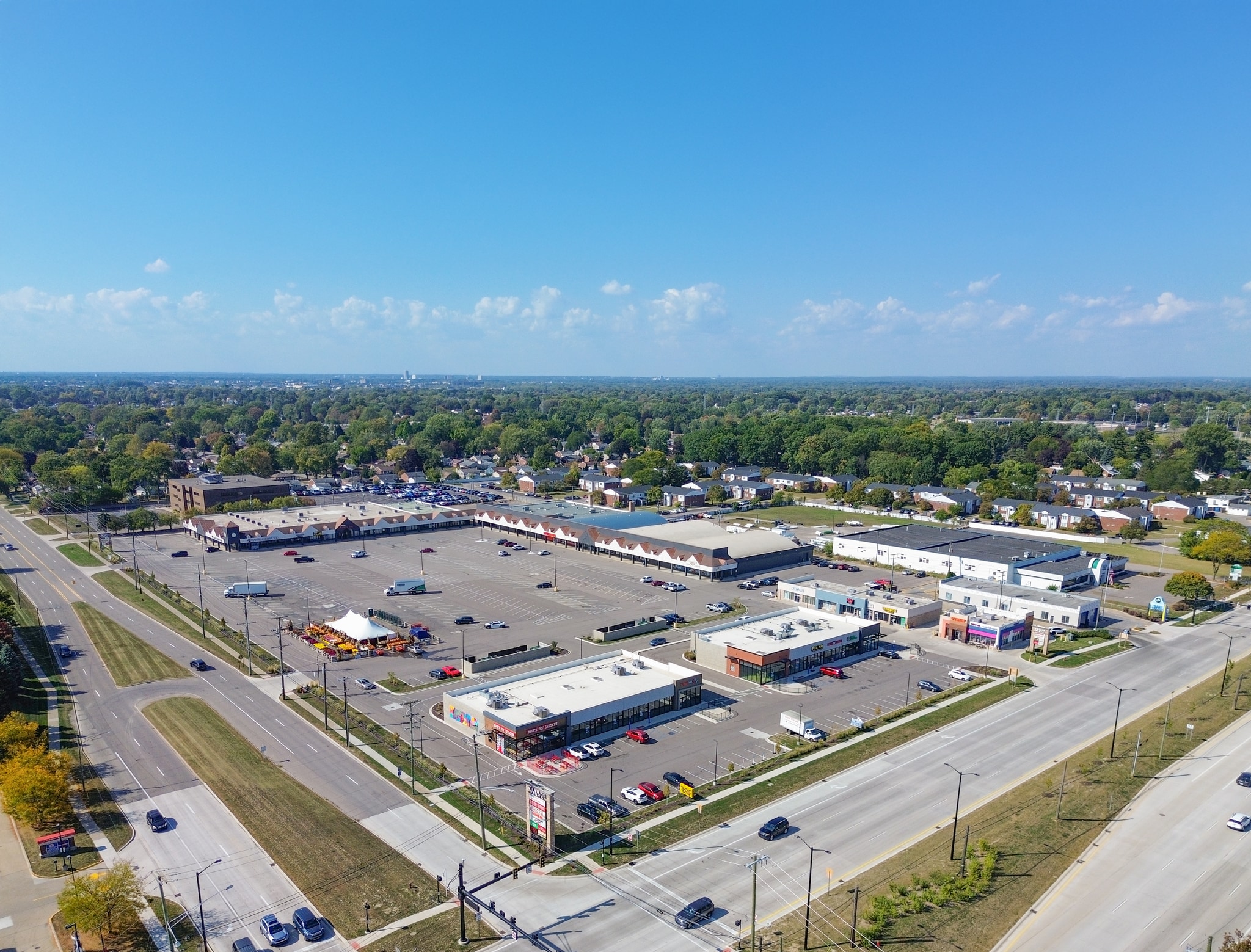 5633-5847 E Thirteen Mile Rd, Warren, MI for Rent