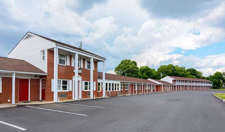 1290 S Main St Woodstock, VA 22664 Hospitality Property for Lease on