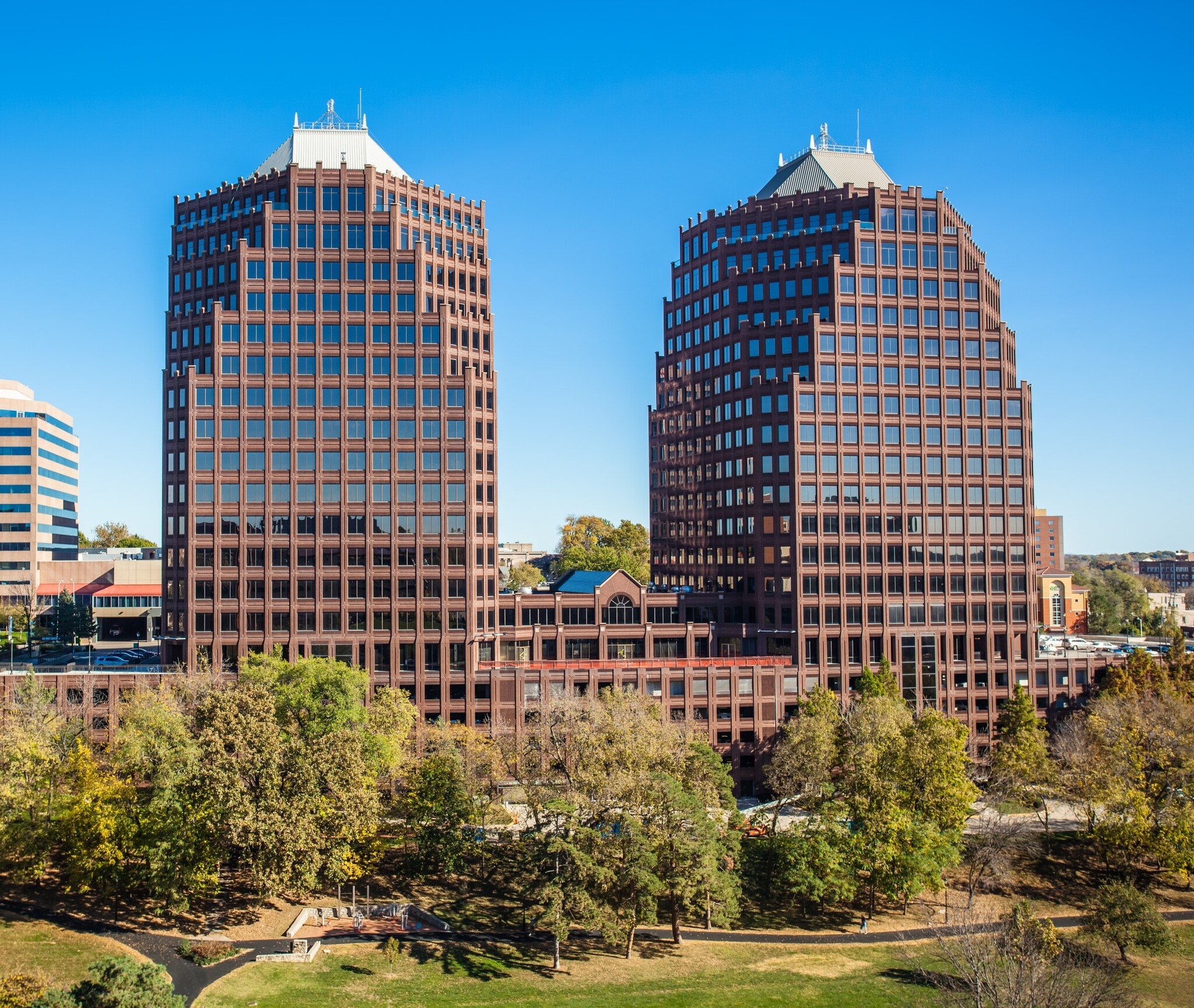 4520 Main St, Kansas City, MO for Rent