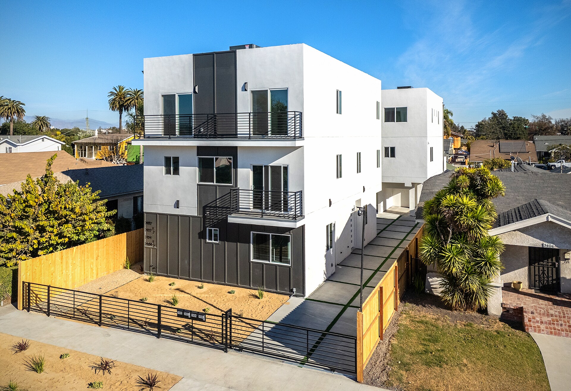 2402 S Cochran Ave, Los Angeles, CA for Sale