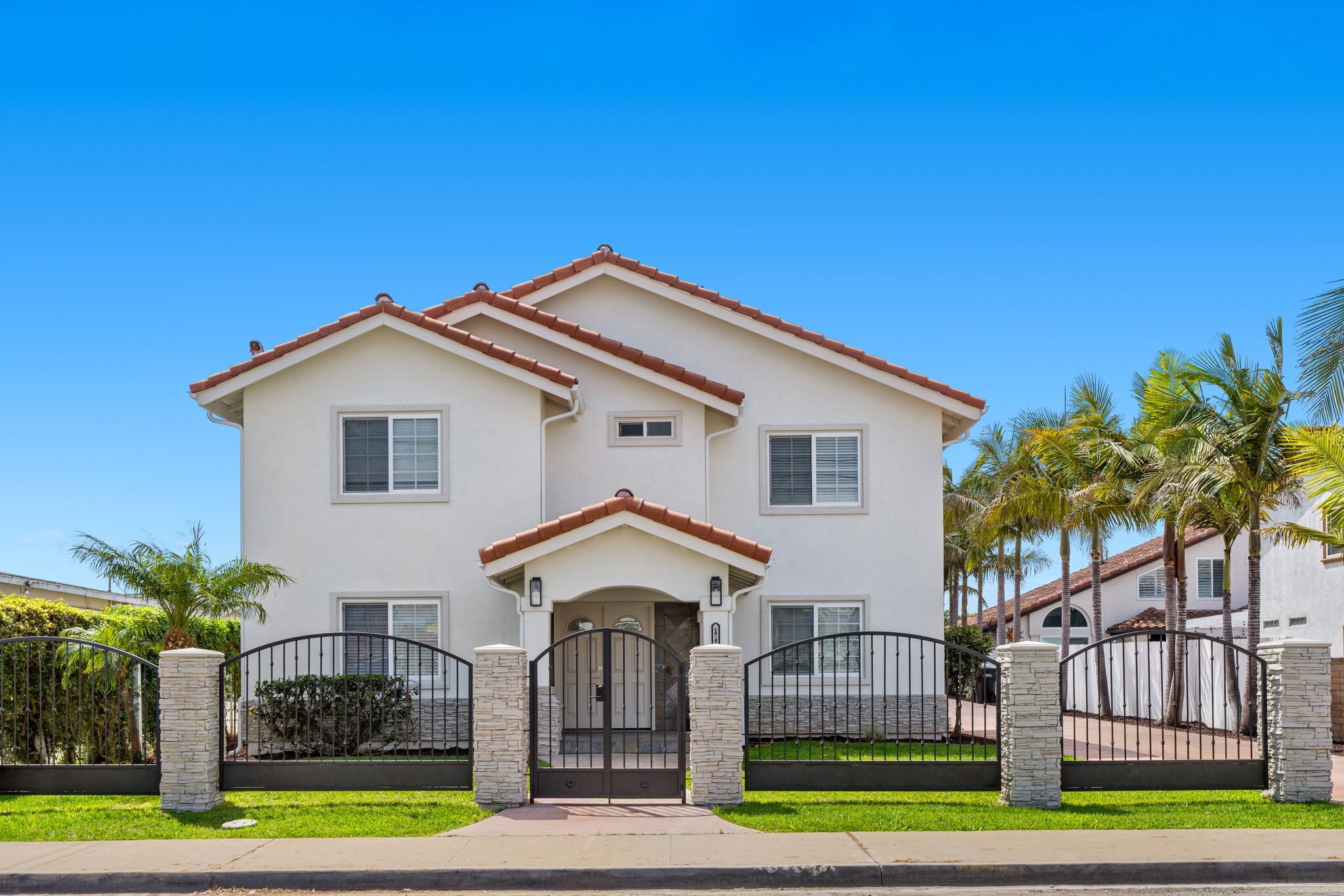 1749 Dahlia Ave, San Diego, CA for Sale