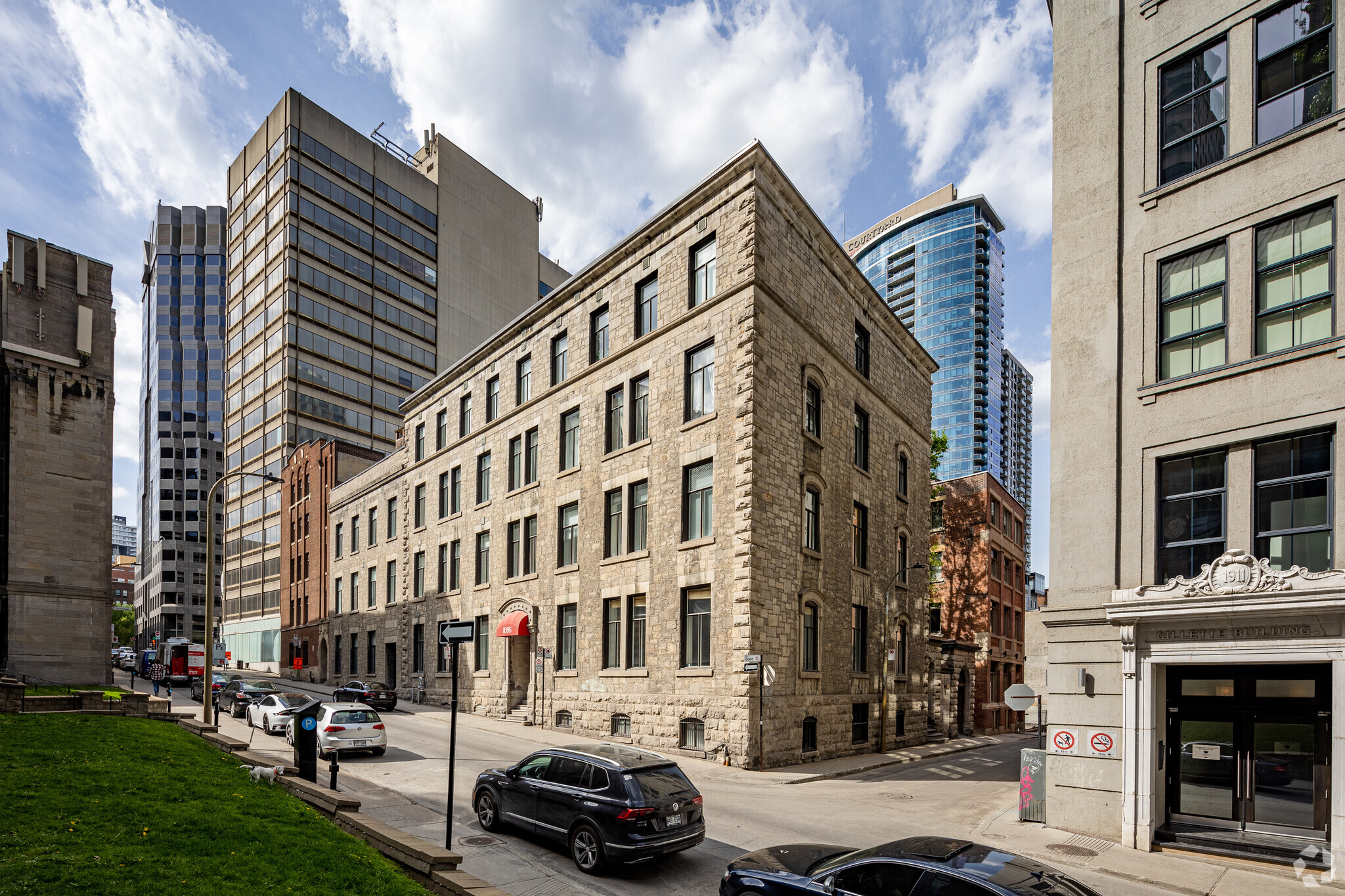 1095 Rue Saint-Alexandre, Montréal, QC for Rent