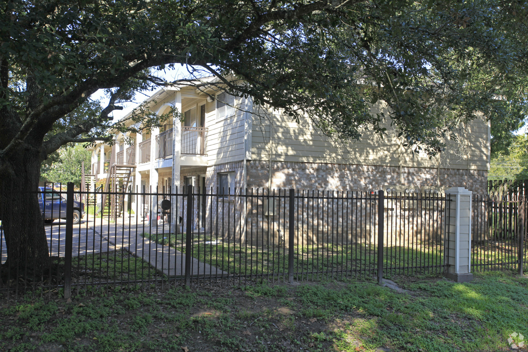 404 W Coombs St, Alvin, TX for Sale