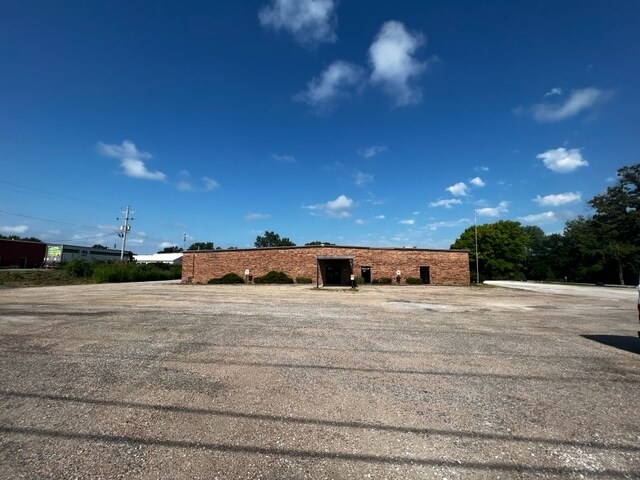 2221 N 24th St, Quincy, IL for Rent