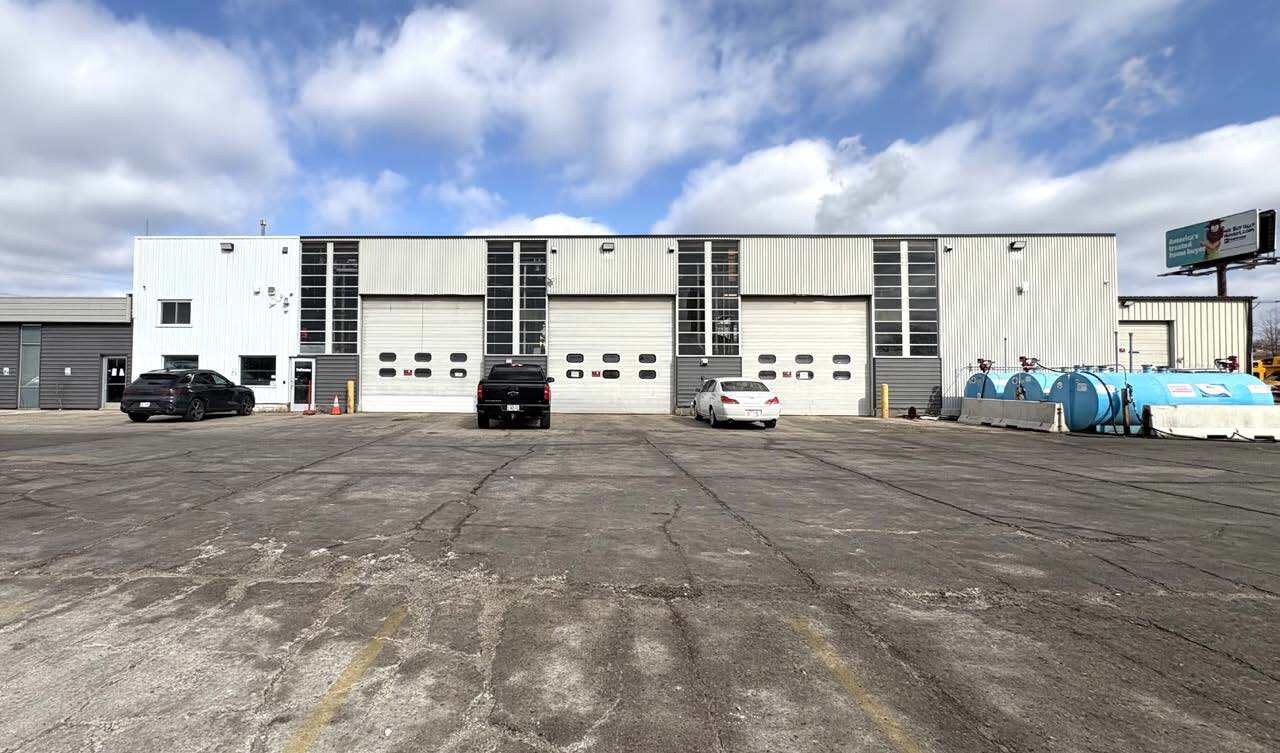 5444 N 124th St, Milwaukee, WI for Sale