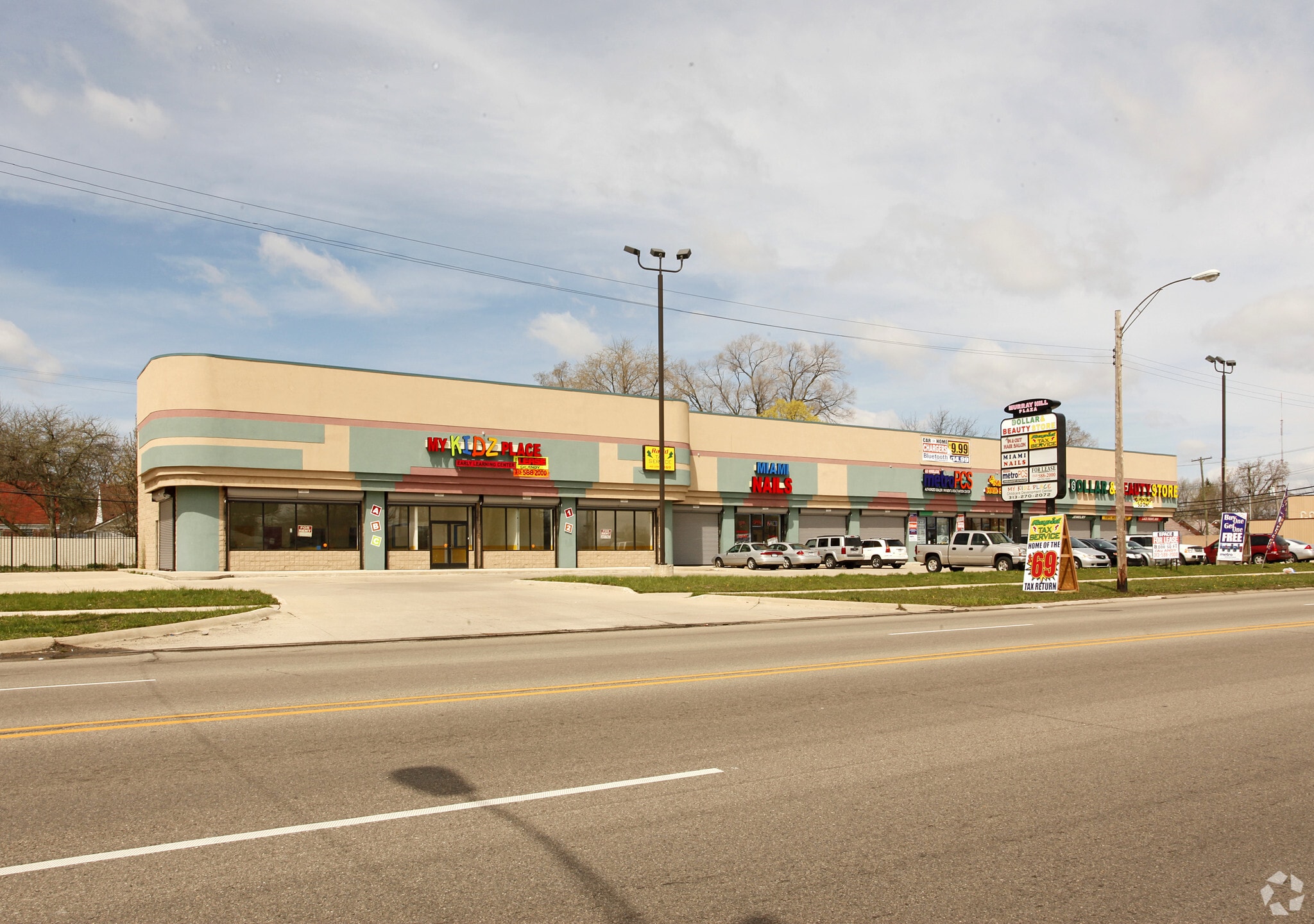 20111-20171 Greenfield Rd, Detroit, MI for Rent