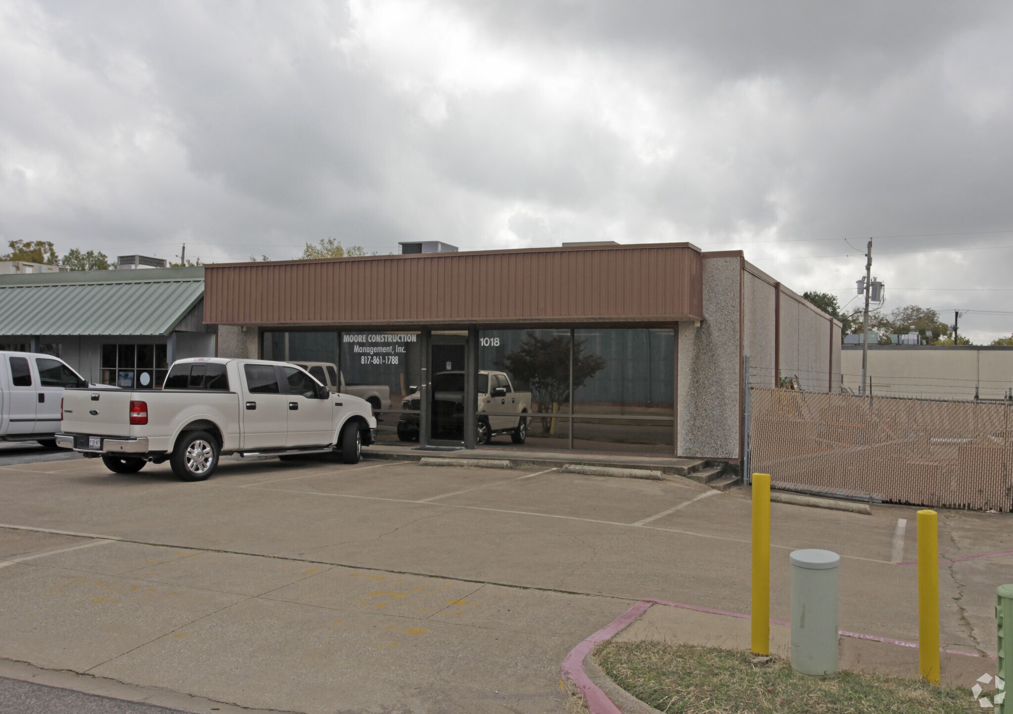 1018 W Main St, Arlington, TX for Rent