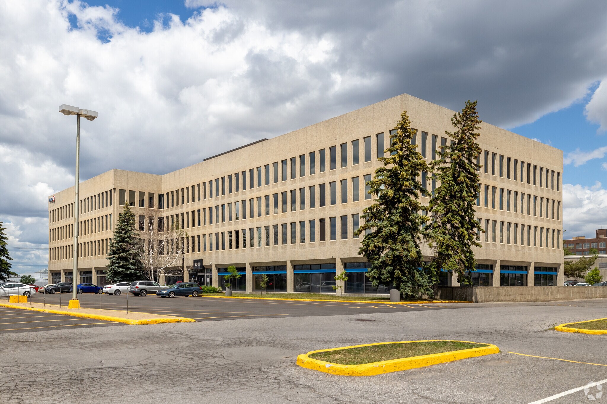 3300 Boul de la Côte-Vertu, Montréal, QC for Rent