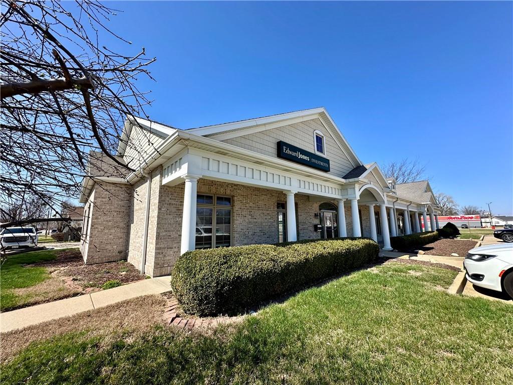 909-921 Lake Land Blvd, Mattoon, IL for Sale
